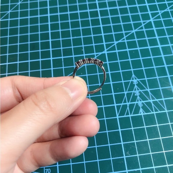 Garnet band ring - Picture 7 of 8